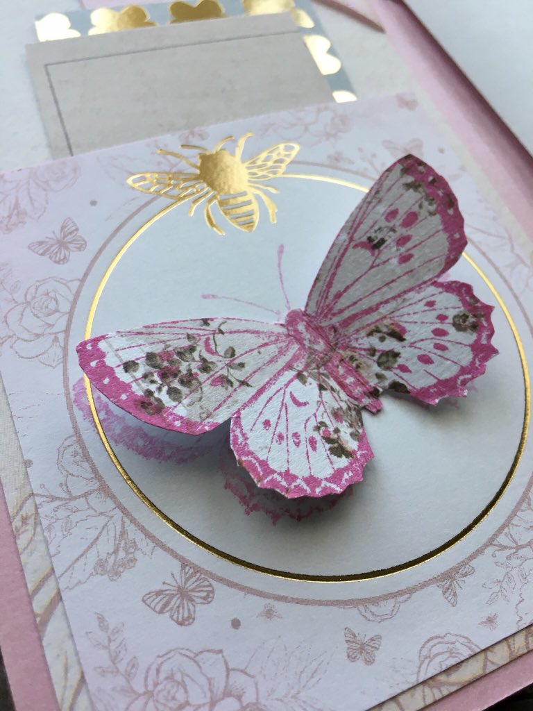 Papercutsnsuch's tweet image. Love this cute pocket! #junkjournals #journallove #journalpockets