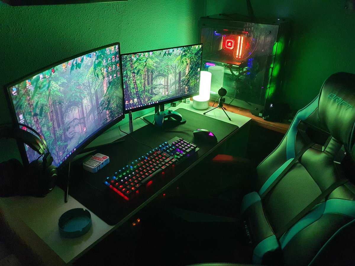 jandro1998's tweet image. Ha costado su tiempo conseguirlo pero por fin tengo mi rinconcillo, bastante orgulloso la verdad #SetupRubius