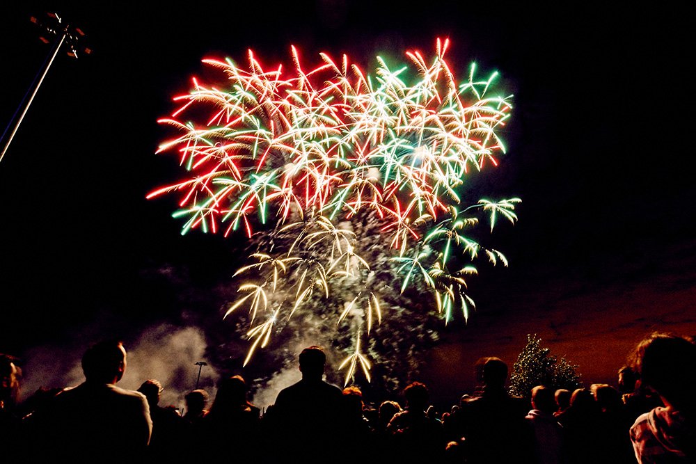 AytoRivas's tweet photo. 🎆 ¿Y qué debería estar iluminando la última noche de las fiestas de mayo de Rivas? Los fuegos artificiales. Aquí los tenéis. Un poco de luz y color para hacer memoria. Hasta las próximas fiestas, Rivas 🎉 https://t.co/RbeDbx9zLn