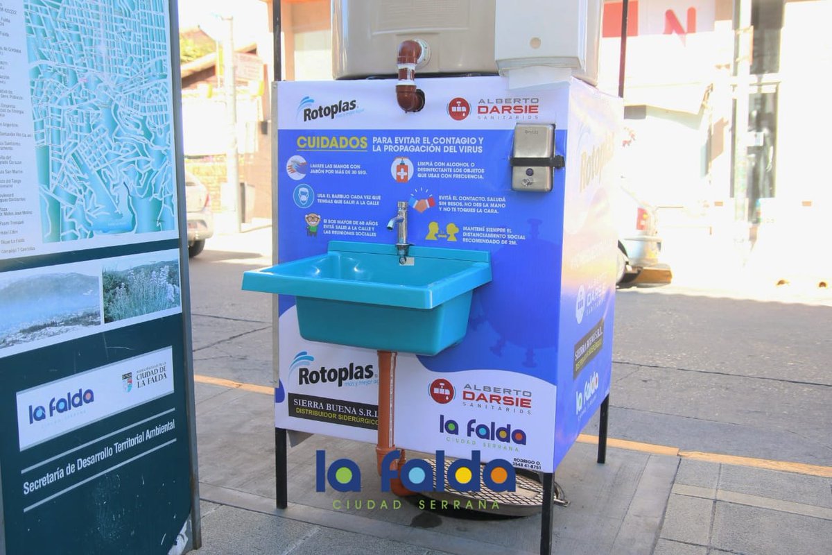 Gracias a una iniciativa del sector privado, la Municipalidad de La Falda apoyó el montaje de una Estación de Lavado de Manos, en la esquina de Av. Edén y Bahía Blanca, a los fines de evitar el contagio y la propagación del COVID-19.