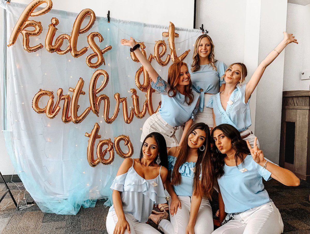 hey Twitter! long time no see!!! With school moving to online learning, it's important for us to showcase our seniors on every platform possible!!! We love these amazing women so much, and know they will do great things!!! ✰