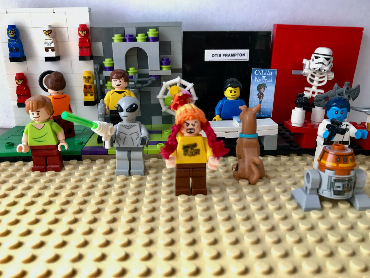 waywardnerd's tweet photo. The annual MSP Springcon is not happening this year. So, I'm sharing a #Lego #SpringCon #Fallcon my nephew made me for Christmas a few years back. #MSPComiCon https://t.co/yQizaS02iW