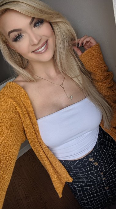 Watch Danielle DeNicola's leaked NSFW photo on TwXstars