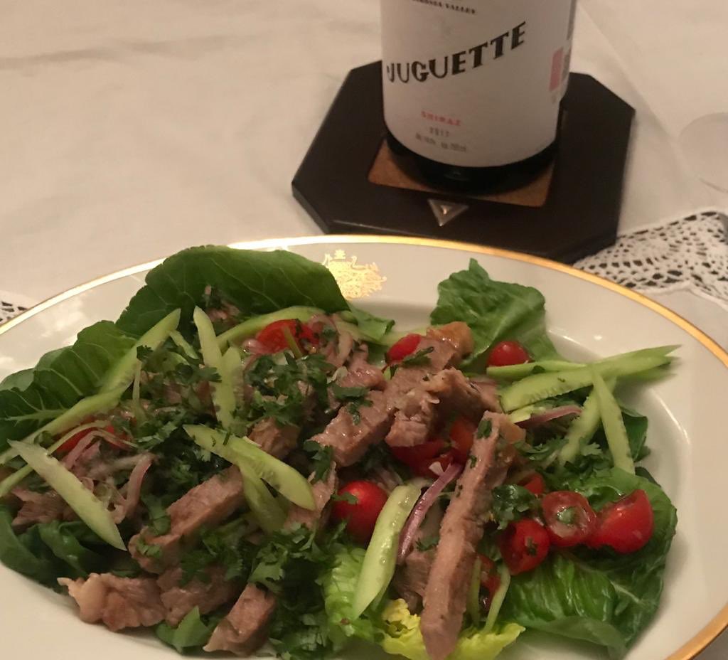 AusEmbMex's tweet photo. The warm weather makes us crave something fresh, what about you? Today the Trade Commissioner showed us his delicious Thai beef salad! Here's the recipe in case you want to try it at home 🏠#CookingWithTheEmbassy #AussieMeat 🥩🇦🇺 https://t.co/miuNGRPt2P