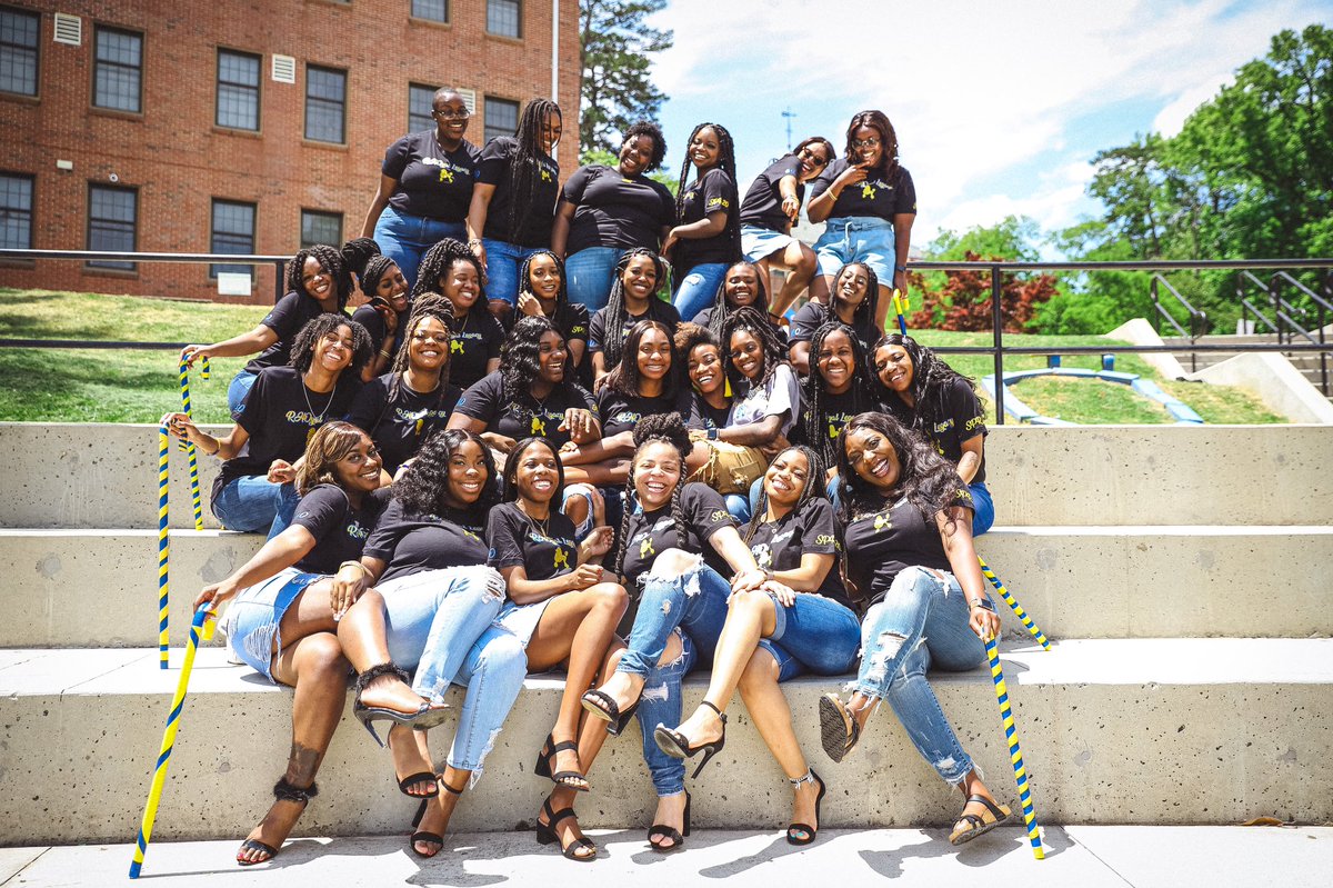 Ess_Amari's tweet photo. First Charter Day 🐩💙💛✨
Thank God for BO
#1952 #Σupreme Σtarlight #RHOyal Legacy https://t.co/bgpXLvaDbP