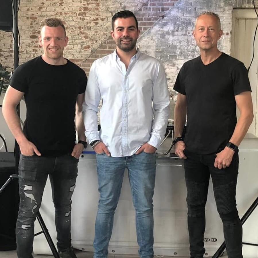 DDukers's tweet photo. Dit jaar niet naar de strandopening HvH dus brengen wij de Strandopening naar jullie toe!
Donderdag 21 mei vanaf 12:00 uur zijn wij live op de Facebook van Dukers & van Rij en draaien wij de lekkerste nummers voor jullie!
#strandopening #StayHome #staysafe #stayhappy https://t.co/C4fcstQQq0