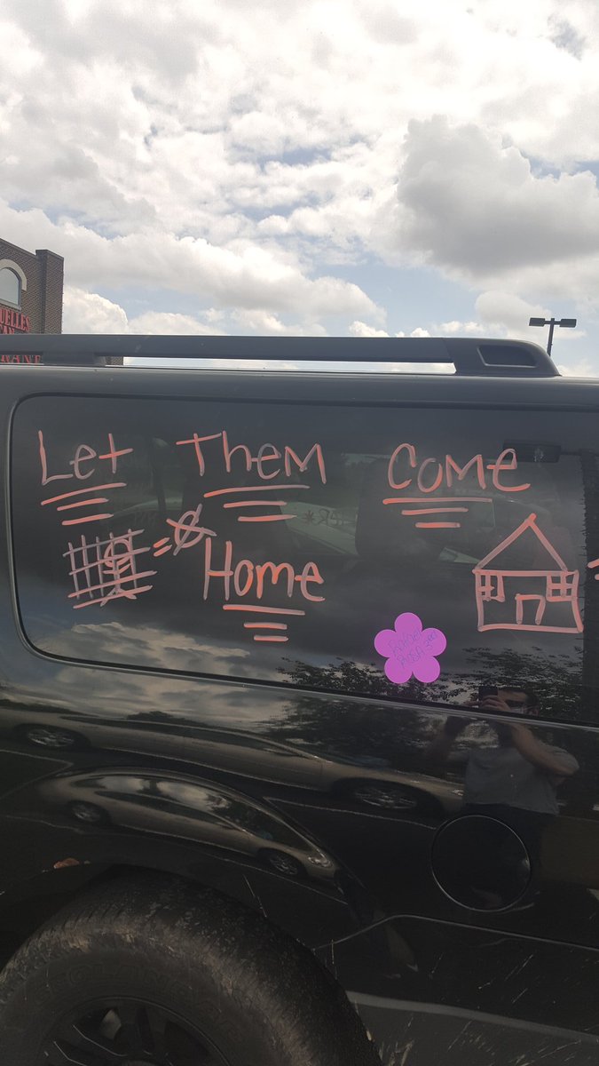 CosechaIndiana's tweet photo. Una otra foto de nuestra caravana para #FreeThemAll #Indiana #socialjustice #dignity #justiciasocial #BLM https://t.co/eUzUWs9sKJ