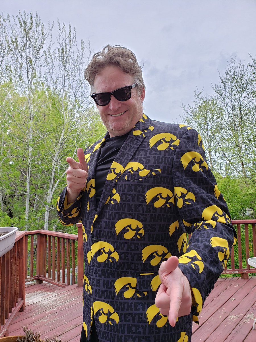 HawkeyeElvis's tweet image. Well tonight would have been the @HartmanSimons party at ICSC in Vegas. In honor of that (and in looking forward to next year) here is a sampling of my Vegas wardrobe.