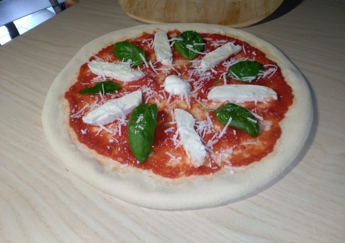 pa_dipi's tweet photo. "Le cose più semplici sono le più straordinarie" cit. Paulo Coelho #sabato #sabatosera #pizzatime #workinprogress #pizza #pizzanapoletana #pizzamargherita #pizzalovers https://t.co/jh3c95TJoH