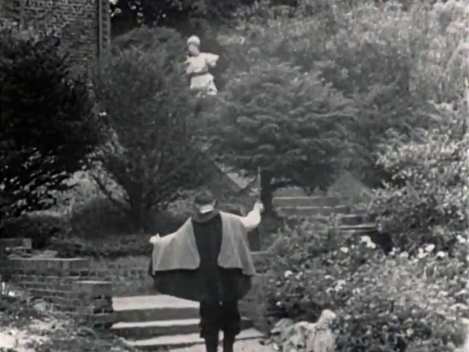 Today I'll focus on poets filmed & filming in Golden Gate Park in the years prior to the Be-In. We already looked at James Broughton, who filmed Loony Tom by the Murphy Windmill in '51. Here's more shots from that film that might be the park; I can't tell.  https://twitter.com/HellOnFriscoBay/status/1254116748397182976