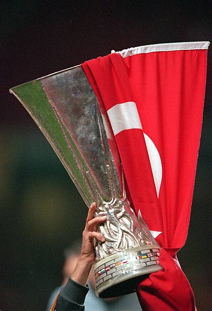 forzacimbom's tweet photo. ve Türkiye'de hiçbir takım Galatasaray olamadı... 

 #17Mayıs2000 https://t.co/Bwx0INh4QQ