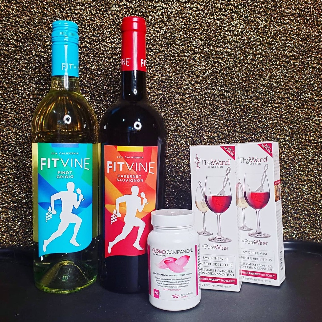 TinaSugandh's tweet image. My Mother's Day gifts made me feel a little like an winoholic, but I'll allow it.👍🤪 Let the #freakinweekend begin!! (It IS the weekend right?🤔) #QuarantineProbs
.
🎁AMAZING wino gifts:
@fitvine_wine
@drinkpurewine
@pinklotuselements instagr.am/p/CAQuJKBBpDn/