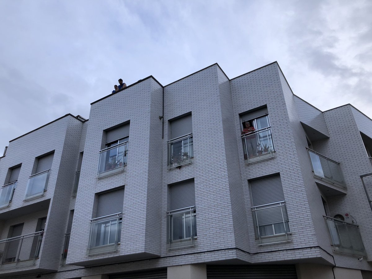 Titelleslleida's tweet image. Alpicat!
Ens heu emocionat molt veient-nos #desdecasa aquest vespre.
Ha sigut molt bonic veure-us i tornar a fer el que més ens agrada que és actuar 👳🏻‍♂️🙏🏽
Cuideu-vos molt i segur aviat ens retrobem als carrers. GRÀCIES @AjAlpicat 
#ttpbolos