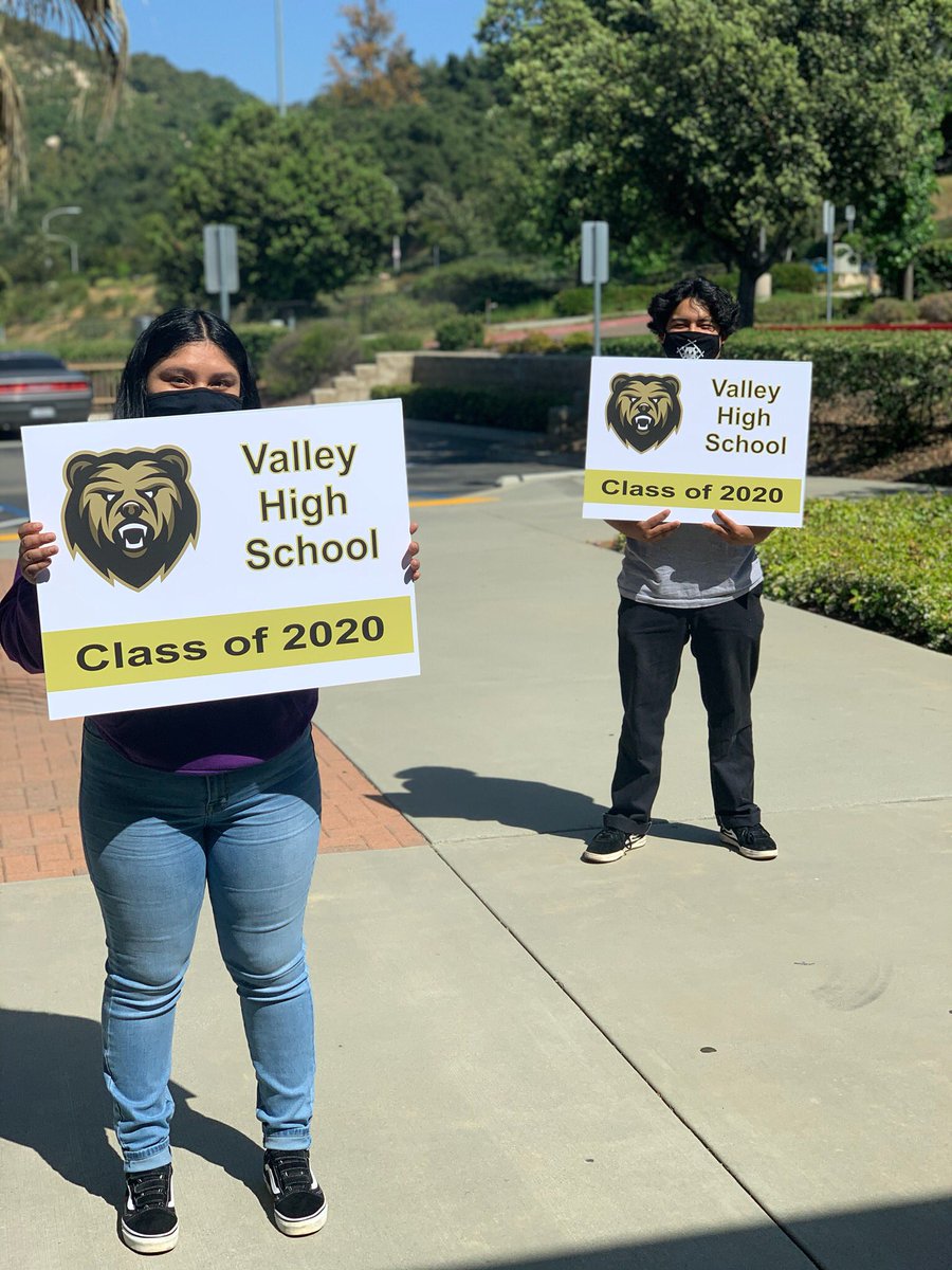 vhsgrizzlies's tweet photo. @vhsgrizzlies πΎππ»πππClass 2020 signs! #VHSGraduationStation #MoreThanASchool @euhsd #euhsd Shout out to local Escondido store #thatplacethatships92025 for making our signs! #supportlocalbusiness #makingdreamscometrue https://t.co/4Y0dH6h05L
