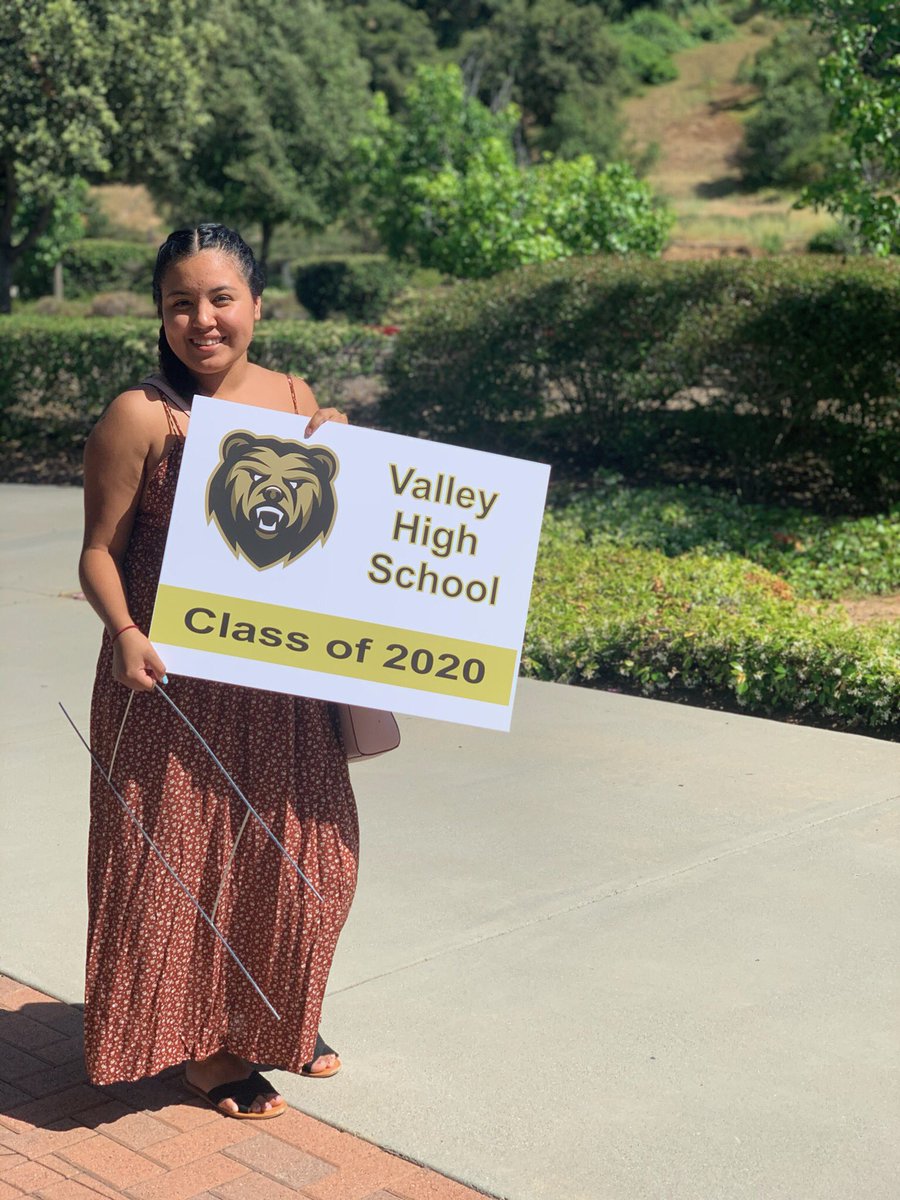 vhsgrizzlies's tweet photo. @vhsgrizzlies πΎππ»πππClass 2020 signs! #VHSGraduationStation #MoreThanASchool @euhsd #euhsd Shout out to local Escondido store #thatplacethatships92025 for making our signs! #supportlocalbusiness #makingdreamscometrue https://t.co/4Y0dH6h05L