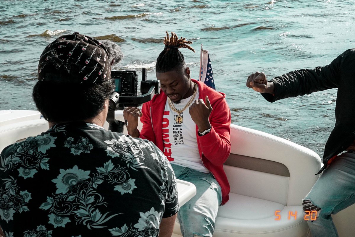 vslsbynck's tweet photo. behind the scenes of Gusto (@GodsGiftGus13) - “She On Me” music video shoot w/ @JaredSoriano_ https://t.co/DOflutYIsT