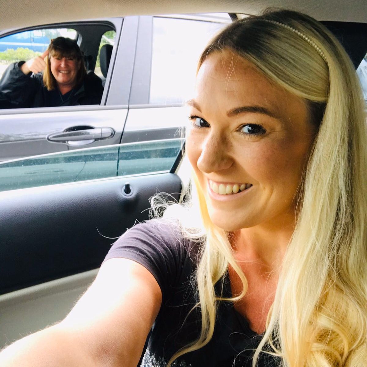DaisyTurnip's tweet image. Wednesday - First day of easing up of the lockdown restrictions.

It was a long lunch for me &amp;amp; here's me &amp;amp; my little  gorgeousness @Nomes90. Side by side in our own cars on Tesco car park #KeepingItClassy

God, I've missed her. Her baby bump is coming along very nicely 💕👩‍👧 xxx