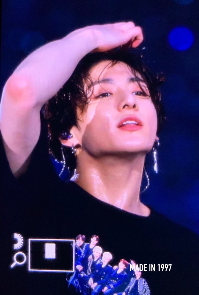 — jeon jungkook as your rockstar boyfriend, a thread :
