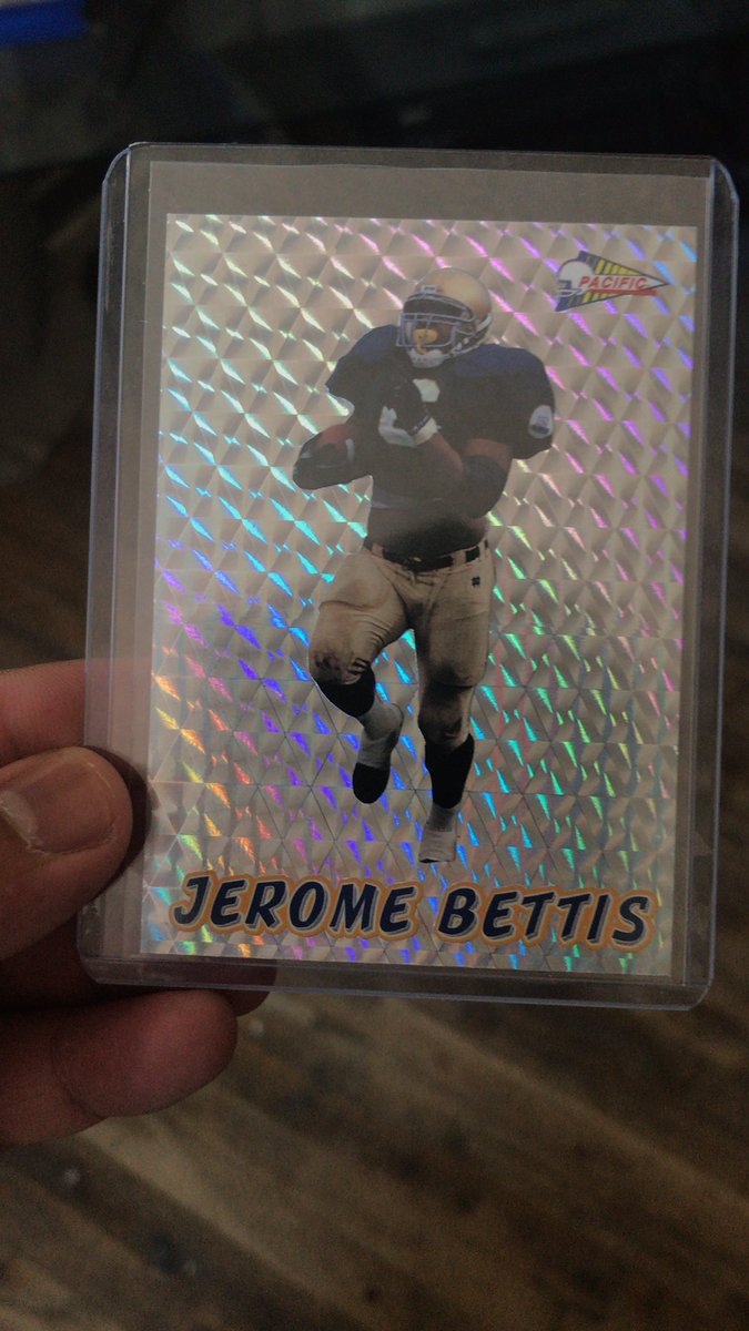 SocoCollector's tweet photo. Ain’t nothing like them 90s  inserts! Looking to buy Bettis’ in Norte Dame uni cards. Lmk! https://t.co/1JvZhW7eNL