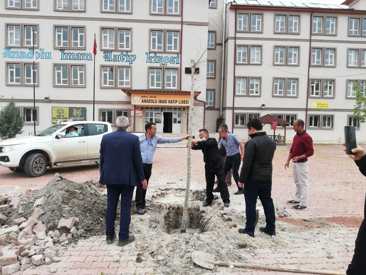 Okulumuza, Çeltik İlçe Kaymakami Sn. Osman Sak tarafindan bağışlanan Çınar Agaci yine kaymakam beyin katılımı ile dikilmistir. Emeği geçen herkese teşekkür ederiz.

 Rasûlullah ﷺ şöyle buyurdu: 
“İnsanlara teşekkür etmeyen, Allah'a da şükretmez.” (Tirmizî, Birr, 35)