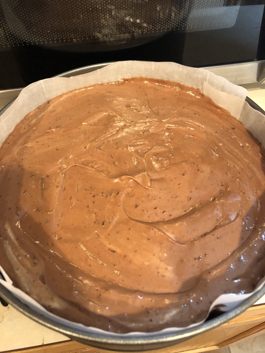 ac0bi's tweet photo. Next layer?? Milk chocolate mousse... #ac0baking #deathbychocolate #triplelayerchocolatemoussecake https://t.co/BlMTGoTHhe
