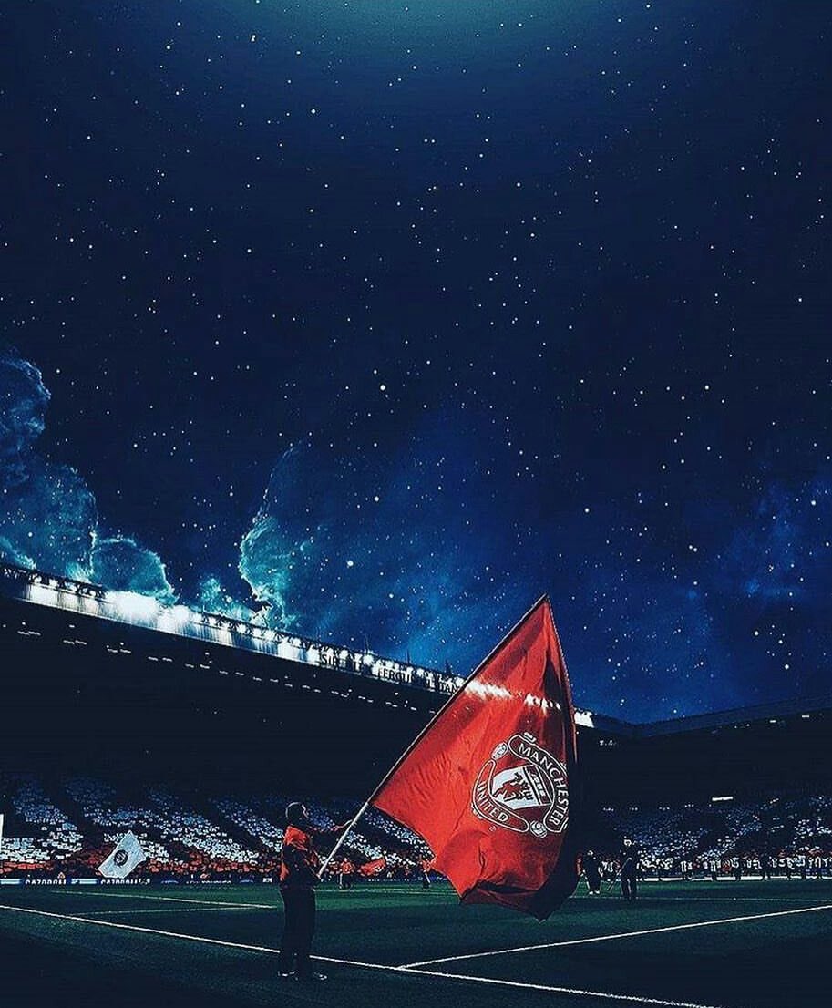 footballqueeen's tweet photo. Proud to be a 🔴. #mufc https://t.co/M346rCeYa9