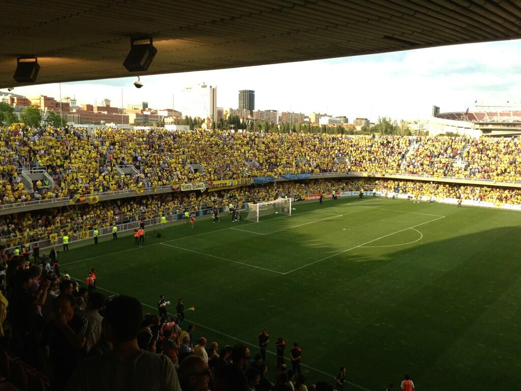 ManuCB___'s tweet photo. 10.000 personas en el campo del Barça B en Segunda. Y este desplazamiento no es de 15 minutos en coche. Venga, a la puta cueva. https://t.co/aHdDw4L3lX
