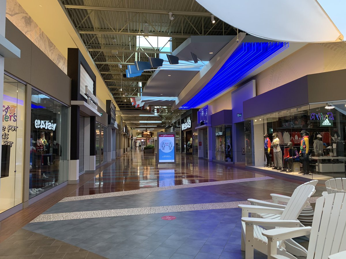 mferya's tweet photo. For those wondering what Tsawwassen Mills looks like these days... #shopping https://t.co/NxaUv2Ps13