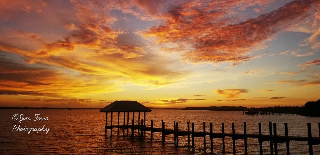 jim_ferrophotos's tweet photo. Awesome Saturday Sunset at the house of refuge

#houseofrefuge #gilbertsbar #lovefl #sharealittlesunshine #floridalife #visitfl #discovermartin #florida_greatshots #canonsx60hs #canon #floridacreations #stormhour #thephotohour #treasurecoast #CanonColorChallenge https://t.co/CrihUuN6nn