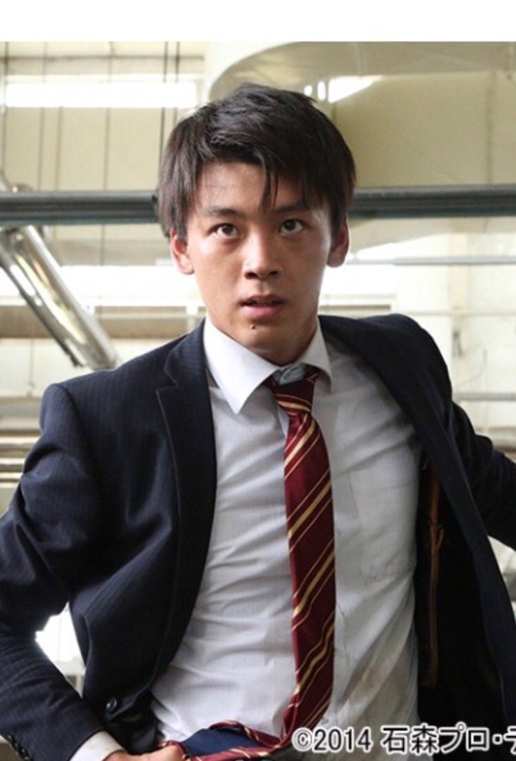 仮面ライダードライブ 主人公 泊進ノ介にスーツ着せてくれた人