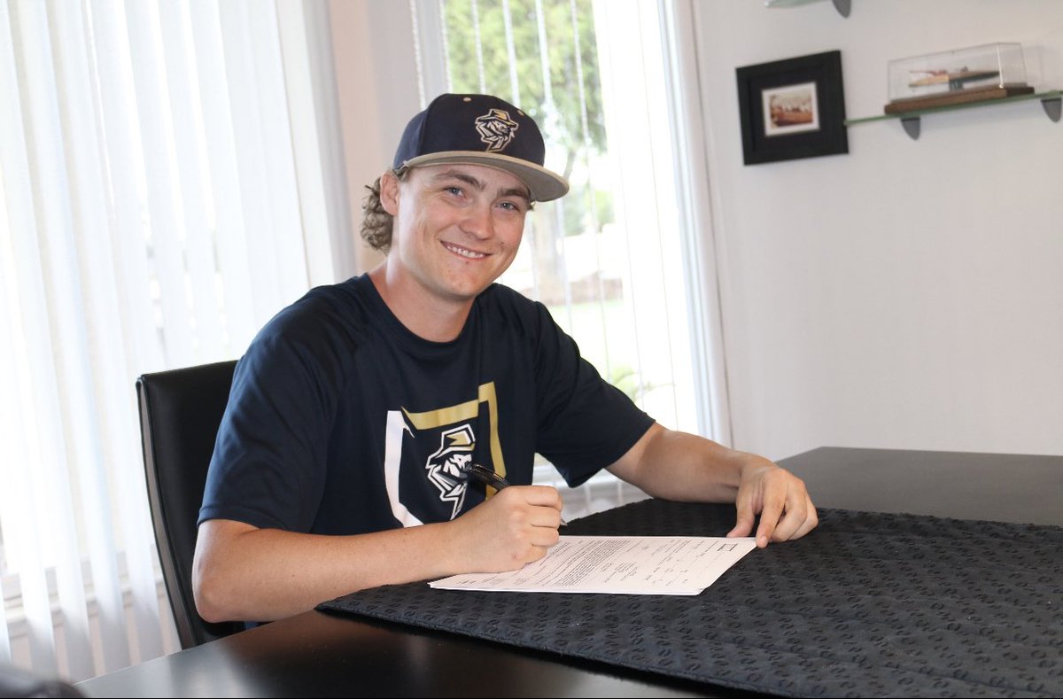 YBaseball49's tweet photo. Congratulations to RHP Race Geesink on signing his LOI to play and continue his education at Upper Iowa University! We appreciate you Race and congratulations! Another one off the board! #NinersOnTheMove https://t.co/A0RN0Jvq48