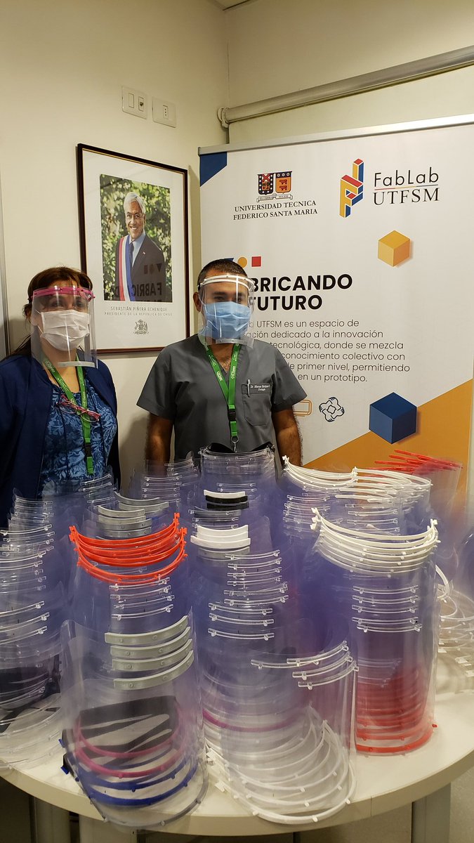 cdbolsillo's tweet photo. Acabamos de entregar los primeros 1500 escudos faciales para el personal médico y administrativo del @ElCarmen_Hosp 
Trabajo realizado por el @fablab_utfsm con el apoyo de @cdbolsillo 
Gracias al equipo de voluntarios/as que diariamente trabajaron para cumplir con esta meta. https://t.co/6OTBMriqCC