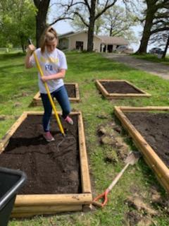 NevadaFFA's tweet photo. Ariana Chappell getting some good top soil from Nevada FFA for her dahlia flower bed she constructed for growing dahlias and flowers will be entered at Iowa State Fair @IowaStateFair #plants #SupervisedAgExperience #soil #nevadacubpride https://t.co/vXai5zEIFc
