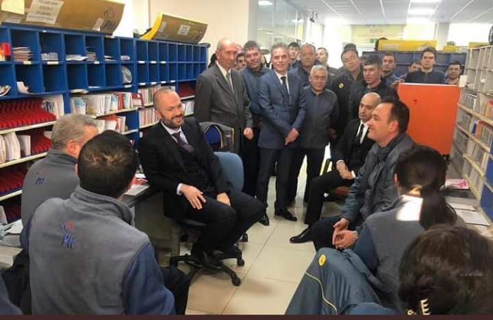 Bilalyuzer's tweet photo. Bazı insanlar gittikleri yerleri güzelleştirir. Bu güzellik onun kalbinin güzelliğinin hayata yansımasıdır aslında.
Makam mevki onun için emeğe saygı çalışanına sevgidir. Biz sizden razıyız allah da razı olsun genel müdürüm @hakangulten @PTTKurumsal 
#PTT https://t.co/l4xcOBVZqk