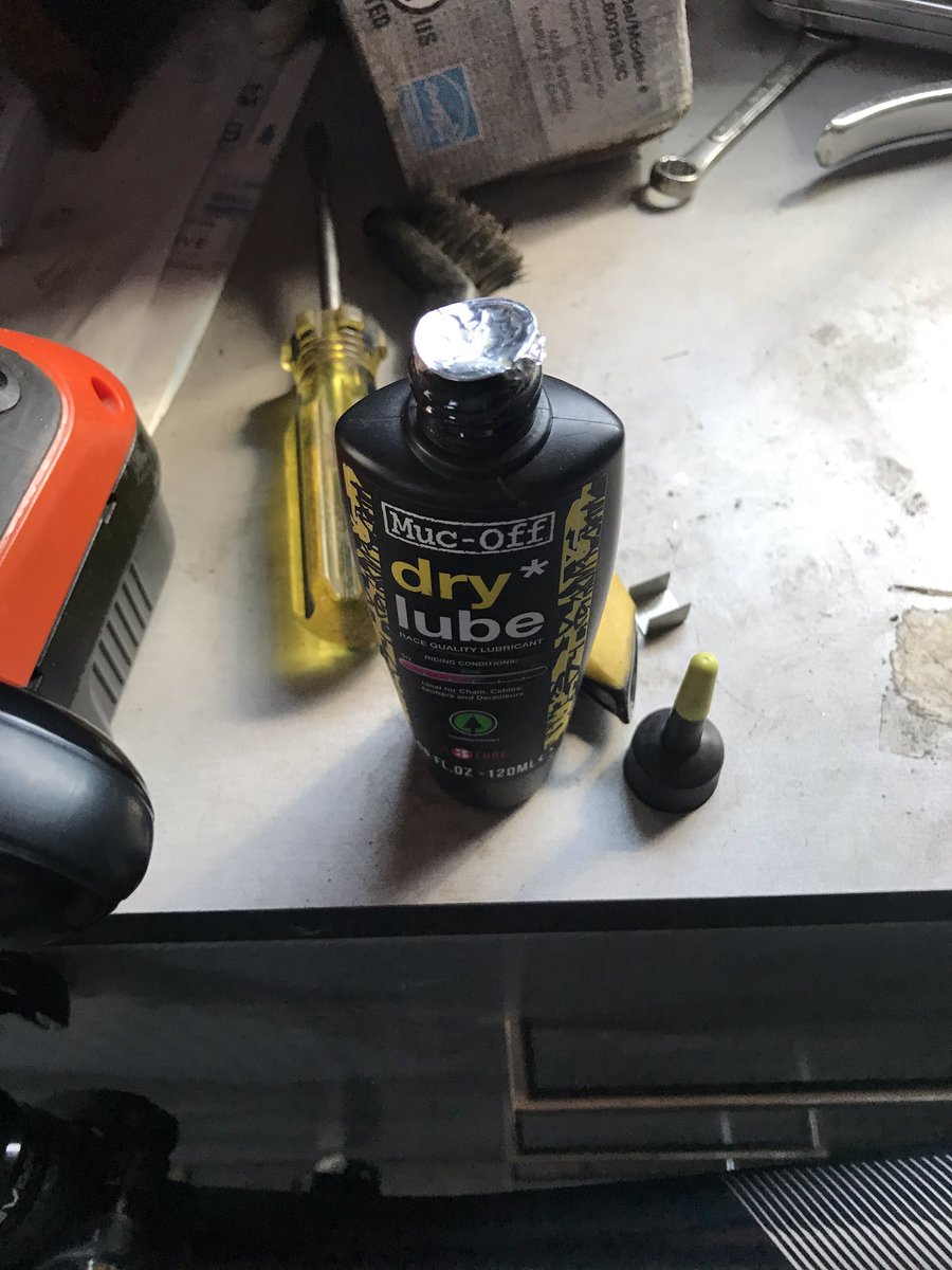 LJ_Monster's tweet image. I’ve been using this for over a year. Getting more and more frustrated at how hard it is to get any out. Removed the top today to see if it was plugged. Good thing I’ve got my looks #idiot #impretty