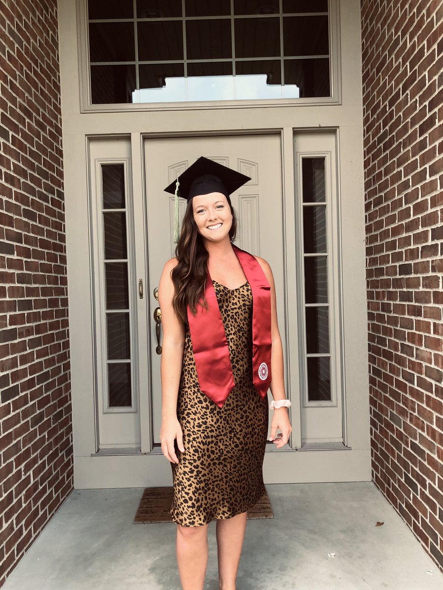 mckenzieel25's tweet photo. Happy Graduation Day to me🐯🎓🥰 https://t.co/AV3CX6Ywpt