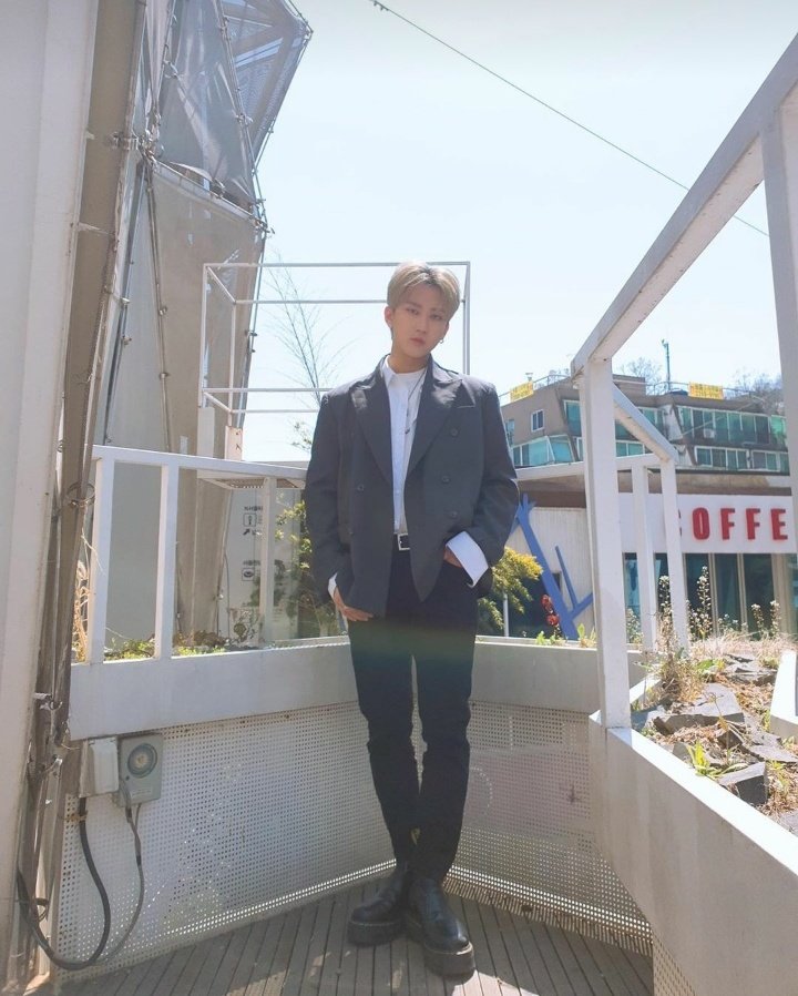DEV1LKNOW's tweet photo. Tá bom mas eu te amo?????

@Stray_Kids #SeoChangbin #Changbin #ChangbinStreetlight #Steetlight https://t.co/X6KQ7cGZim