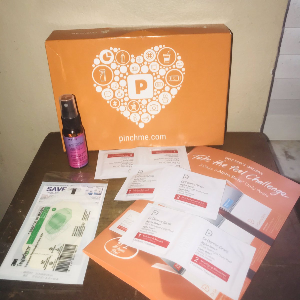 JenniferMC8479's tweet photo. Received both boxes today.. @pinchme Love them!! #HappyPincher #PinchMeFreeSample 💕 https://t.co/jWuBeDt80X