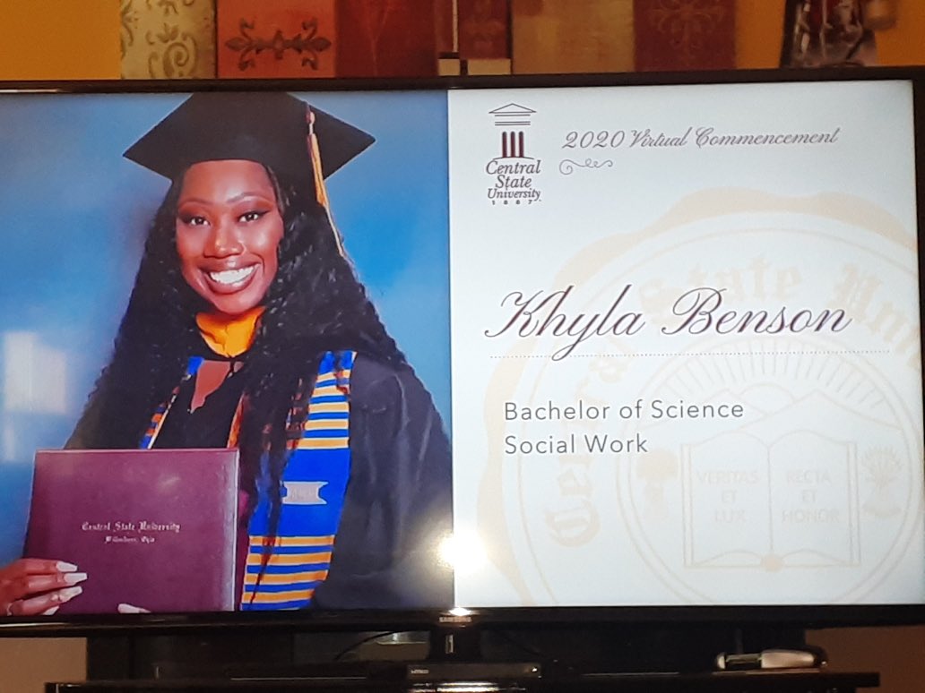 Shortie_queen's tweet photo. Today was so much fun , graduation actually wasn’t bad✌🏾🎓 https://t.co/yXDezzLOF5
