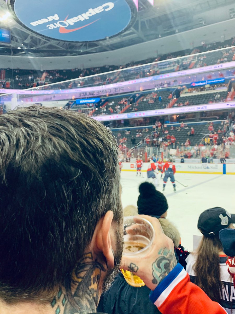 HaRdY804's tweet photo. Fuck I miss hockey #ALLCAPS https://t.co/BJFavRYUlA