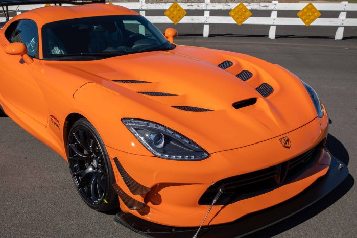 CarWaffle's tweet photo. Rare one-of-ten 645hp #Dodge Viper GTC ACR Time Attack is up for auction, has just 130 miles on the clock 😍😍 https://t.co/kAr79liwNC https://t.co/1b9ft1qWIy
