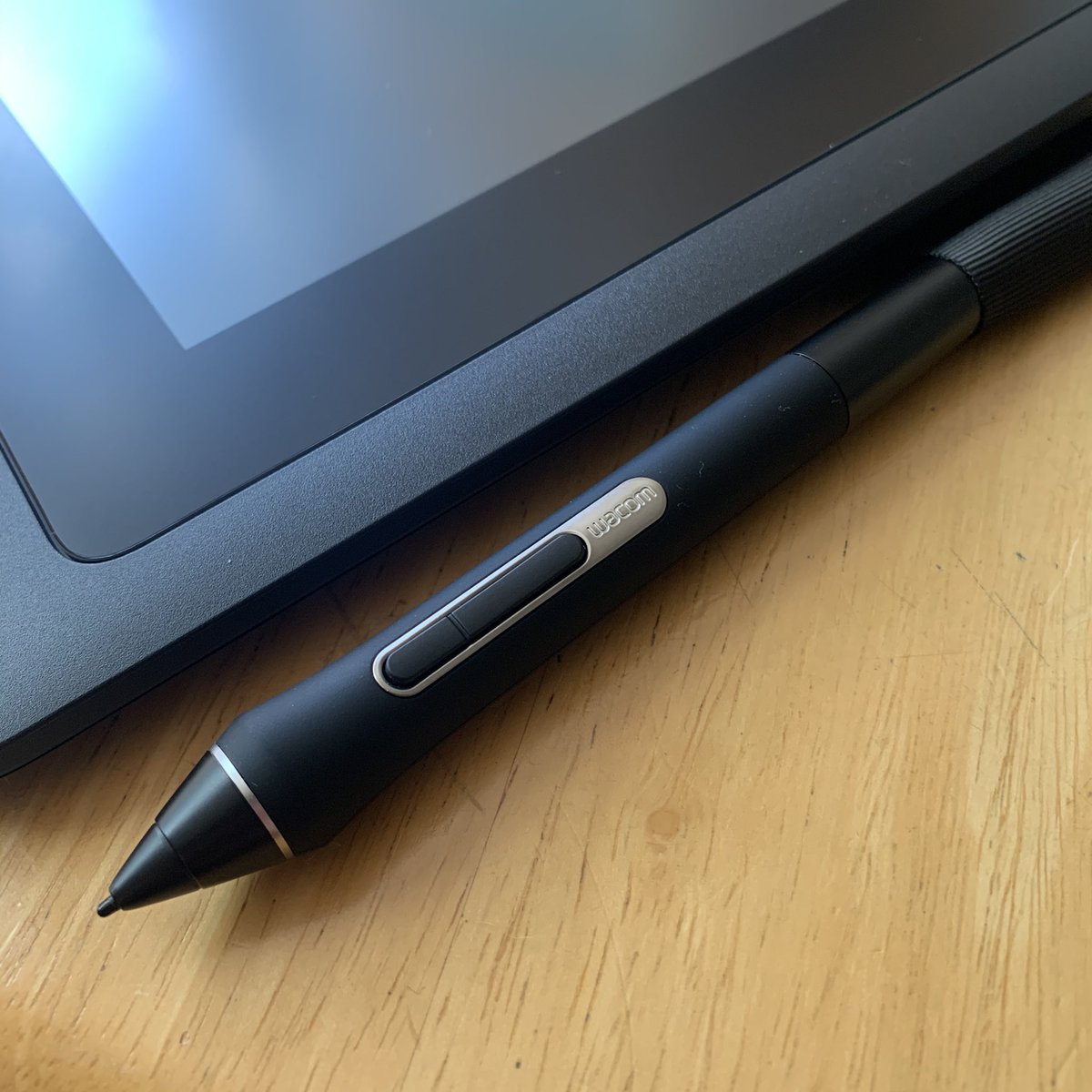 Faorie's tweet photo. The most wonderful gift I’ve ever received #wacom #wacomcintiq16 #cintiq #drawingtablet #art #support #ilovemyfamily https://t.co/ezjtSNlrwH