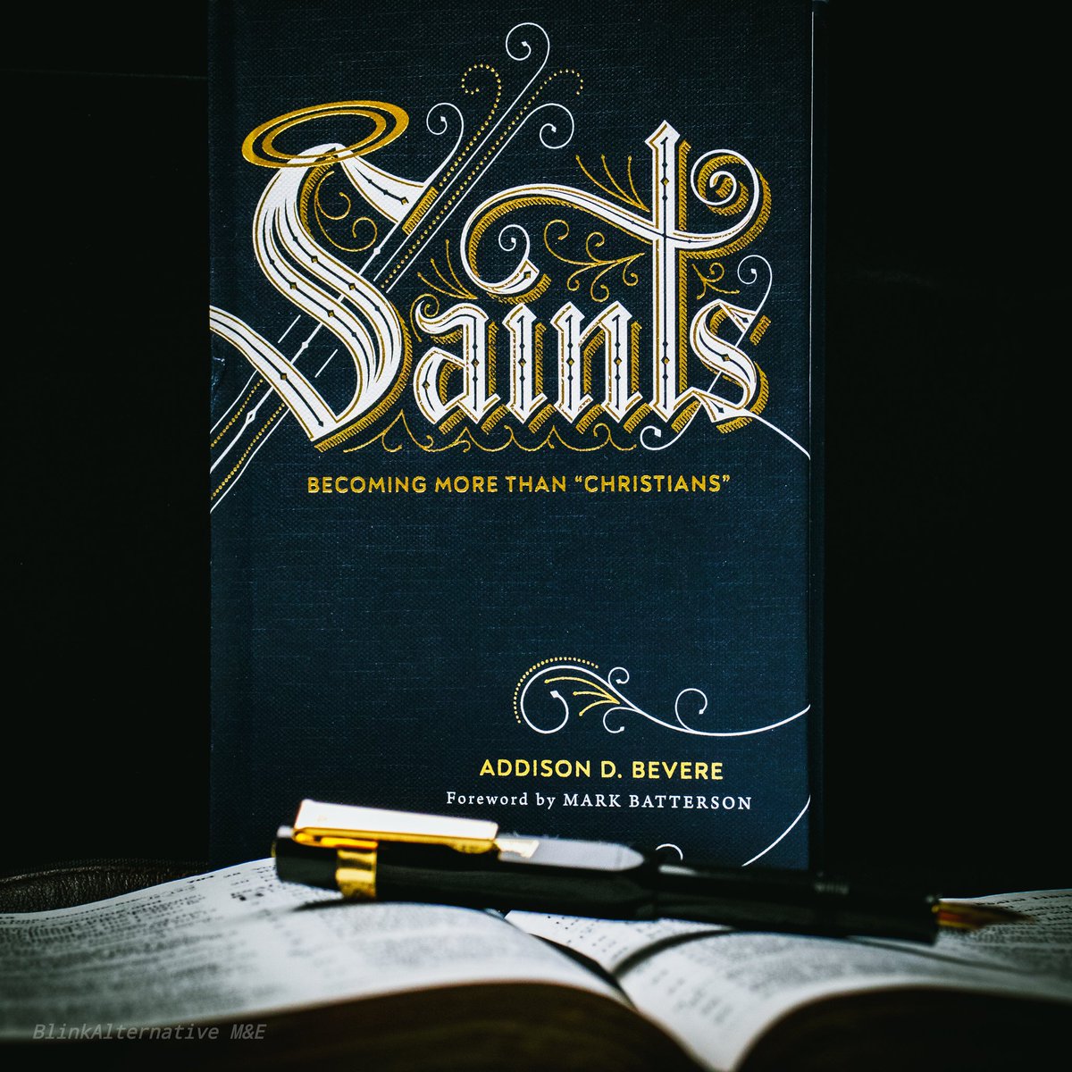 JosiahGabeSmith's tweet photo. "Saint" #messenger #international #messengerinternational #newbook #eyeopener #eyeopening #newprespective
#standards #principles #saints #Christians #lifelessons #Christ #wisdom #understanding #thebetterlife #photography #productphotography #bible #calling #newpath #inlightening https://t.co/E598Blf0KK