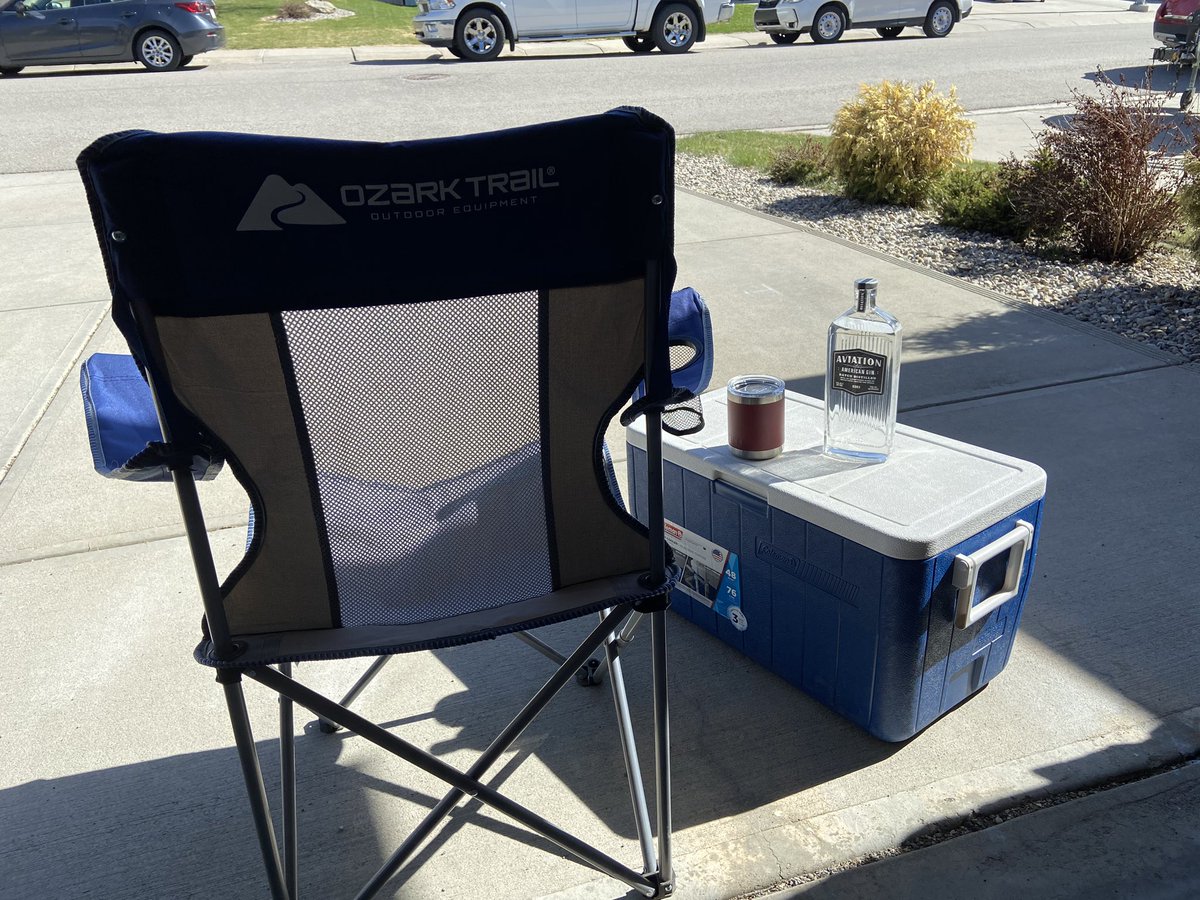 Wi_dds's tweet photo. @VancityReynolds enjoying an Aviation Gin and T.....driveway isolation drinks, Happy May Long! https://t.co/4fesv0TtmV