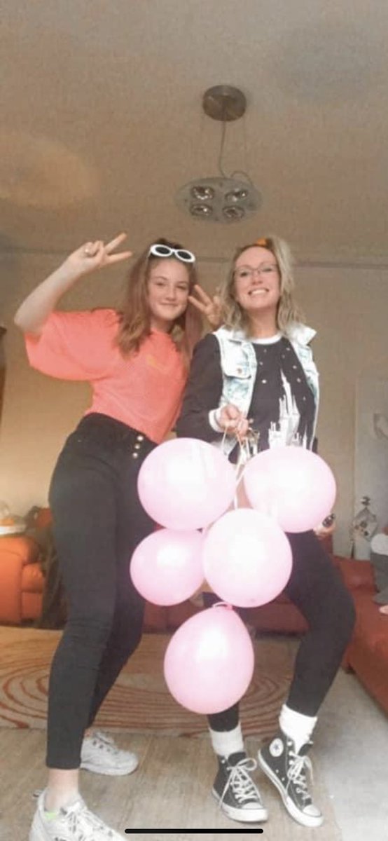 HelenWFreeman's tweet photo. Ridiculous 80’s night with my eldest 💜 #music #shitstate https://t.co/8li3X1fxDF