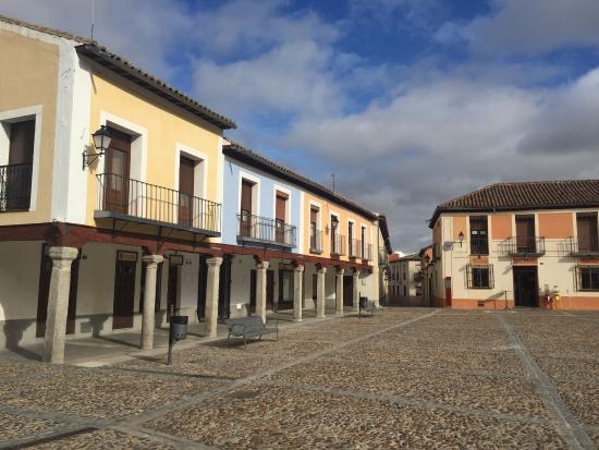 ComunidadesVyT's tweet photo. Plaza de Segovia de #Navalcarnero Comunidad de Ciudad y Tierra de #Segovia, Sexmo d #Casarrubios.
#ExtremaduraCastellana 
@ayto_naval @biblionaval @CDANavalcarnero @PodemosNaval @PSOEnaval @FS_Navalcarnero @segovia_es @el_adelantado @futsi_atletico @UPYDNavalcar @Pavpsnavalcarn1 https://t.co/I2avrdJzSs