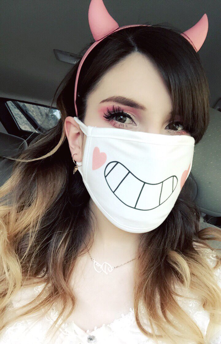SabrinaTwyla's tweet photo. What people dont know is underneath the mask I haven’t done any of my makeup 😂✌️ #glam #quarantine #svtfoe #mask #quarantinemask #staysafe #starbutterfly #marcodiaz #mouthmasker https://t.co/sGwZ5ohqaI