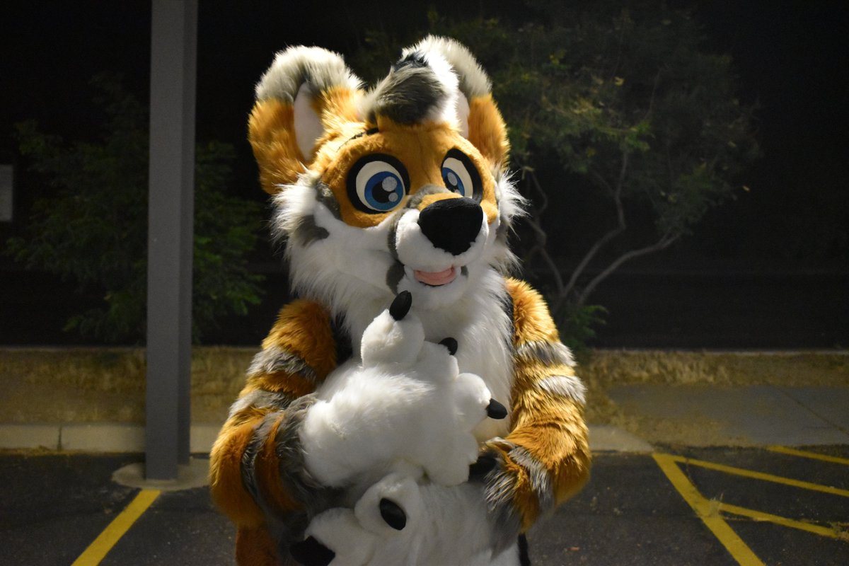 Stztik's tweet photo. It's been real, ✌️
And I hope you enjoy some fursuit pictures, c: https://t.co/h261LAbvmp
