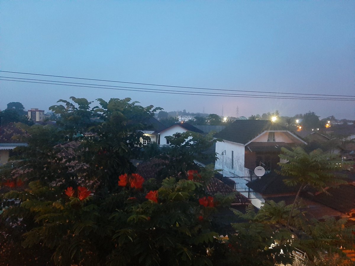 fazarah581's tweet image. Siapa yang shalat Shubuh dengan berjamaah, lalu duduk berdzikir kepada Allah sehingga matahari terbit, kemudian shalat dua rakaat,maka dia akan mendapatkan (pahala) seperti pahala haji dan umrah, sempurna sempurna sempurna." (HR. Al-Tirmidzi, dihassankan oleh Al-Albani) #isyraq