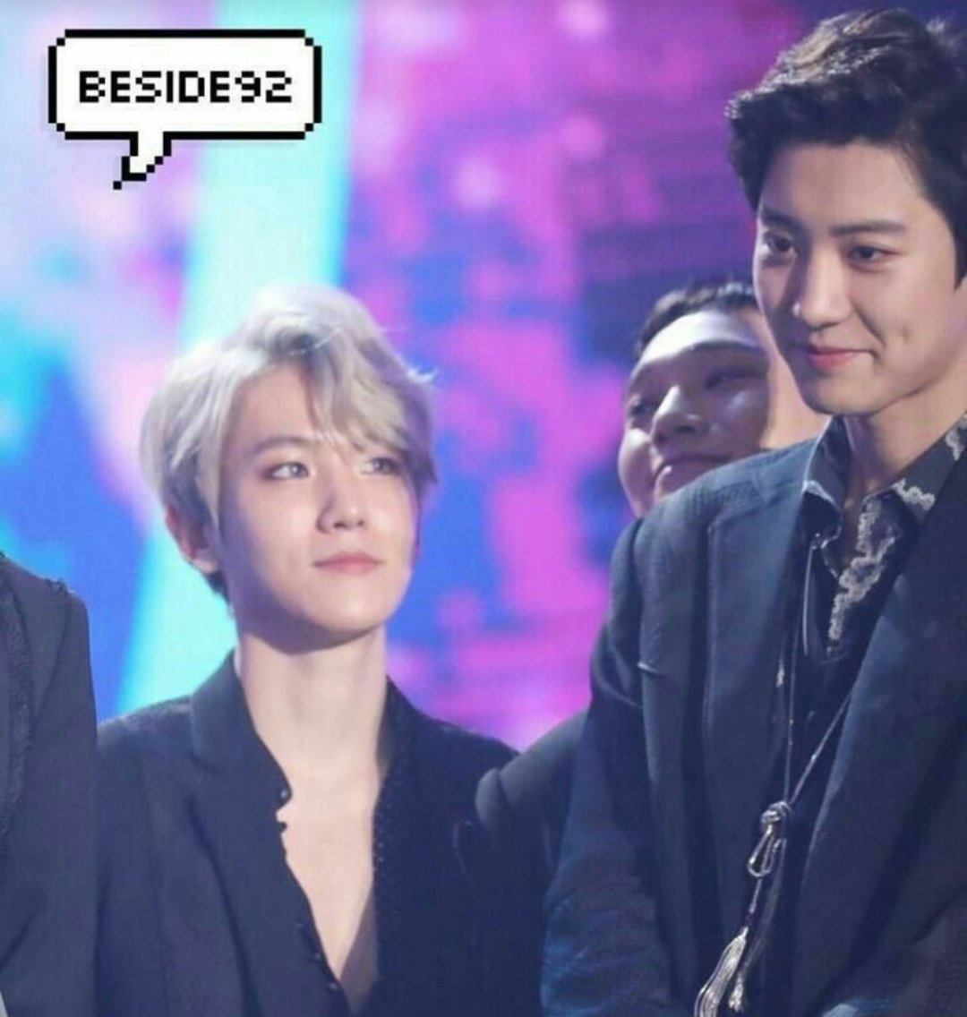 Exobabanizz's tweet photo. Chanbaek'in her fotoğrafında bir yerlerden fırlayan Jongdae a thread: https://t.co/9iQTjL8aoK